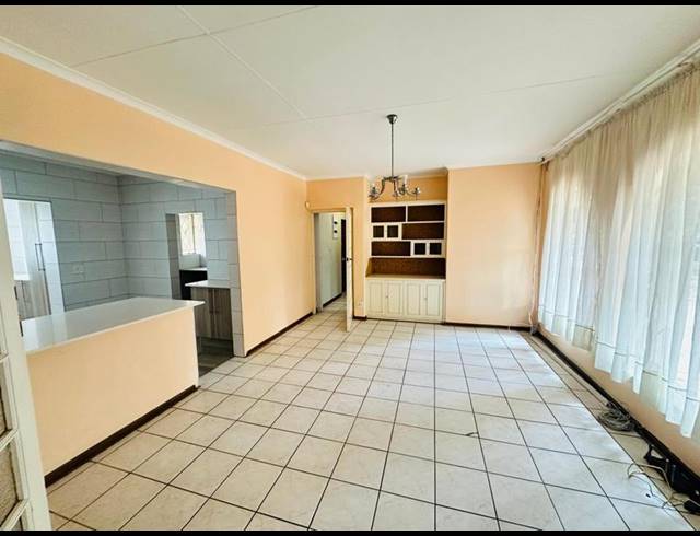 5 BEDROOM HOUSE FOR SALE IN BRACKENHURST